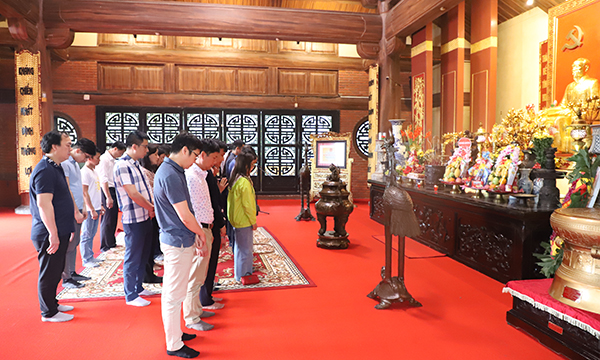 Chi bộ Vụ TTCB tổ chức về nguồn tại Khu di tích ATK Định Hóa