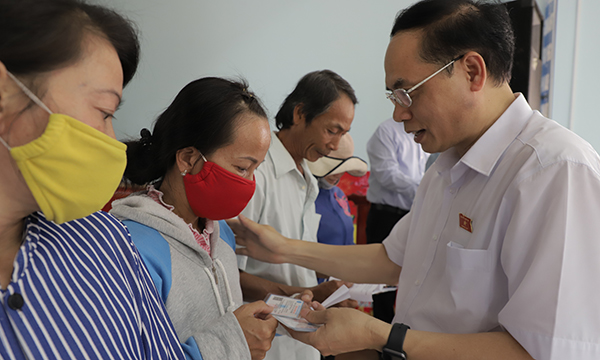 Những tấm thẻ nghĩa tình