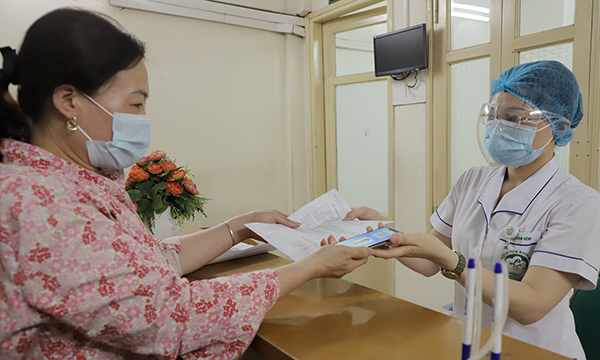 Người dân đánh giá cao việc sử dụng thẻ BHYT trên VssID-BHXH số