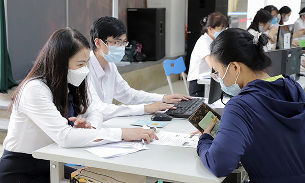 BHXH quận Hoàn KIếm: Linh hoạt tiếp nhận, giải quyết TTHC đảm bảo phòng dịch COVID-19