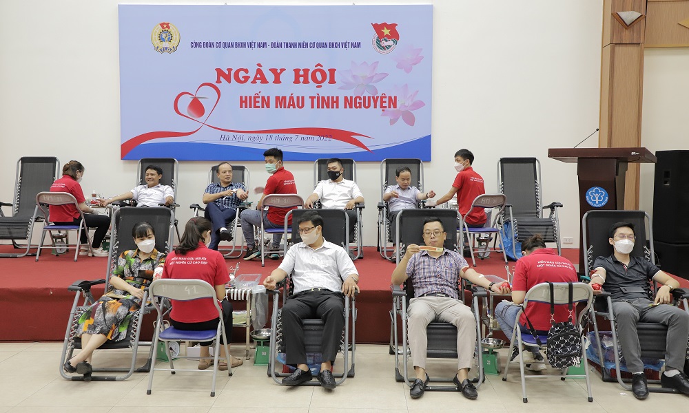 Hơn 100 đơn vị máu được tiếp nhận và chuyển về Viện Huyết học - Truyền máu Trung ương