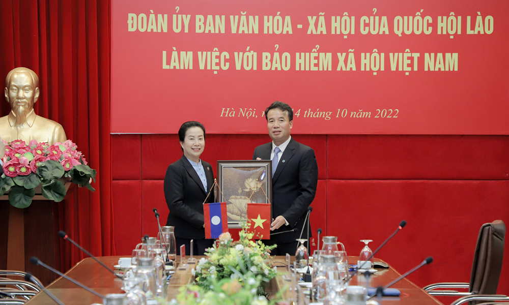 Trao đổi kinh nghiệm trong thực hiện BHXH, BHYT giữa Việt Nam và Lào