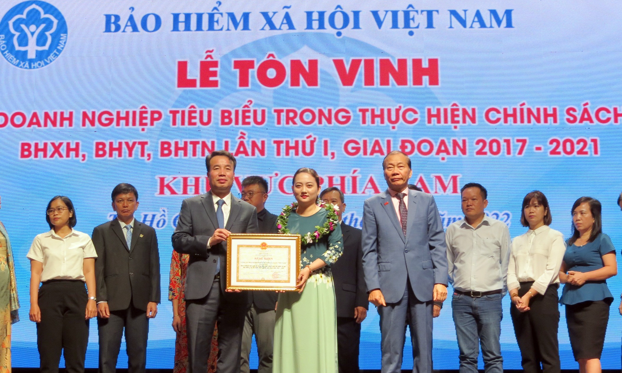 Tôn vinh 103 DN tiêu biểu trong thực hiện chính sách BHXH, BHYT lần thứ I khu vực phía Nam