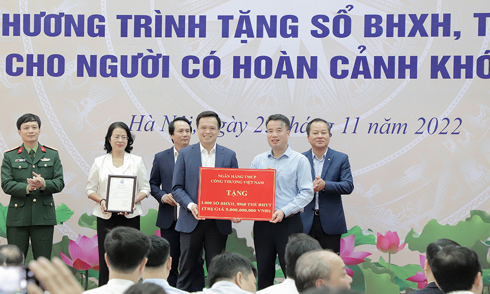 Tiếp thêm "lửa ấm" cho những người có hoàn cảnh khó khăn