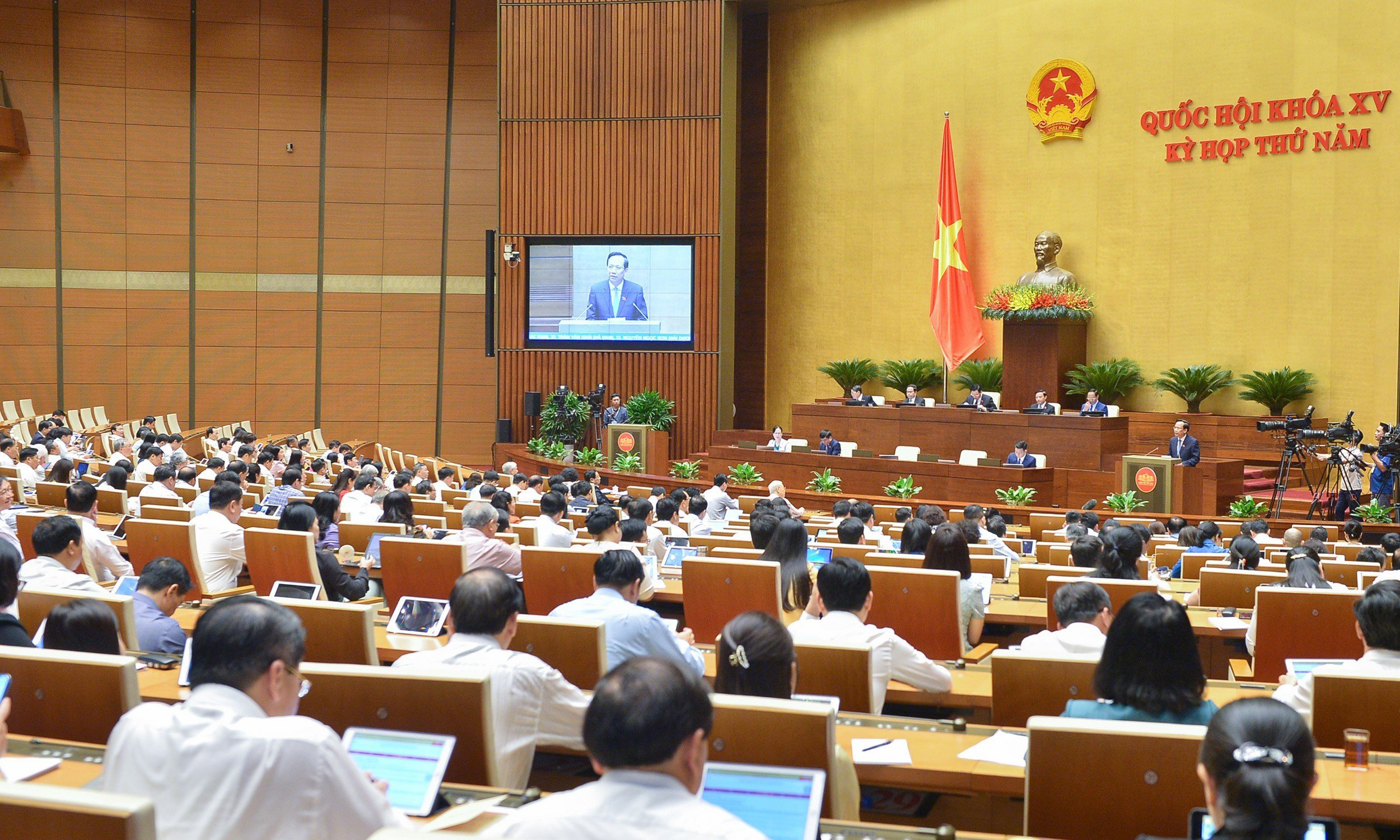 Hoàn thiện chính sách BHXH, đảm bảo quyền lợi người tham gia và hướng tới BHXH toàn dân