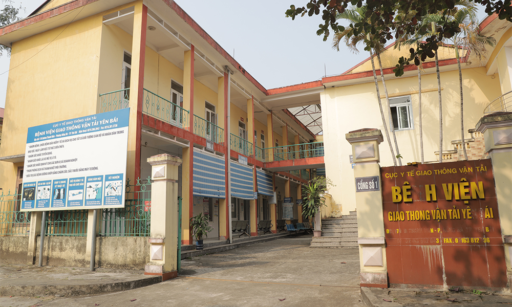 Hàng chục cán bộ Bệnh viện Giao thông vận tải Yên Bái kêu cứu vì bị nợ lương và BHXH