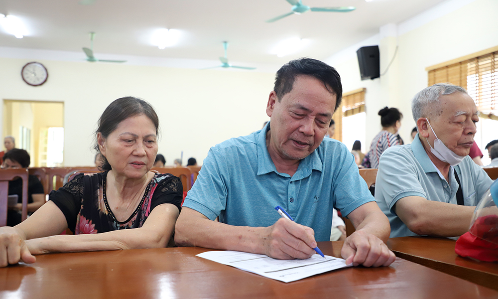 Quận Thanh Xuân: Đã có 85% người hưởng lương hưu, trợ cấp BHXH hằng tháng qua tài khoản
