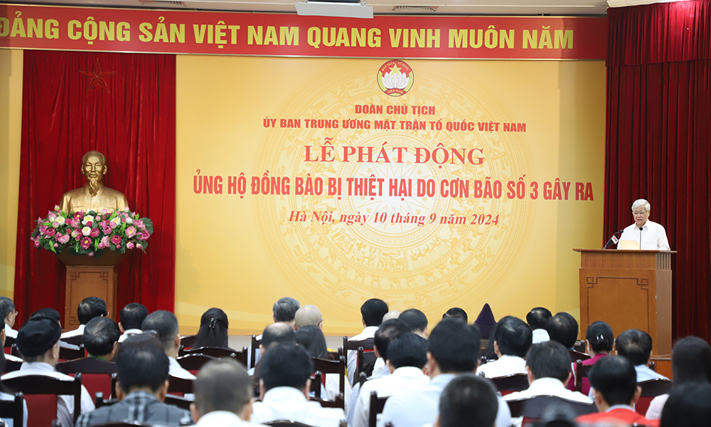 BHXH Việt Nam chung tay ủng hộ đồng bào bị thiệt hại do cơn bão, lũ